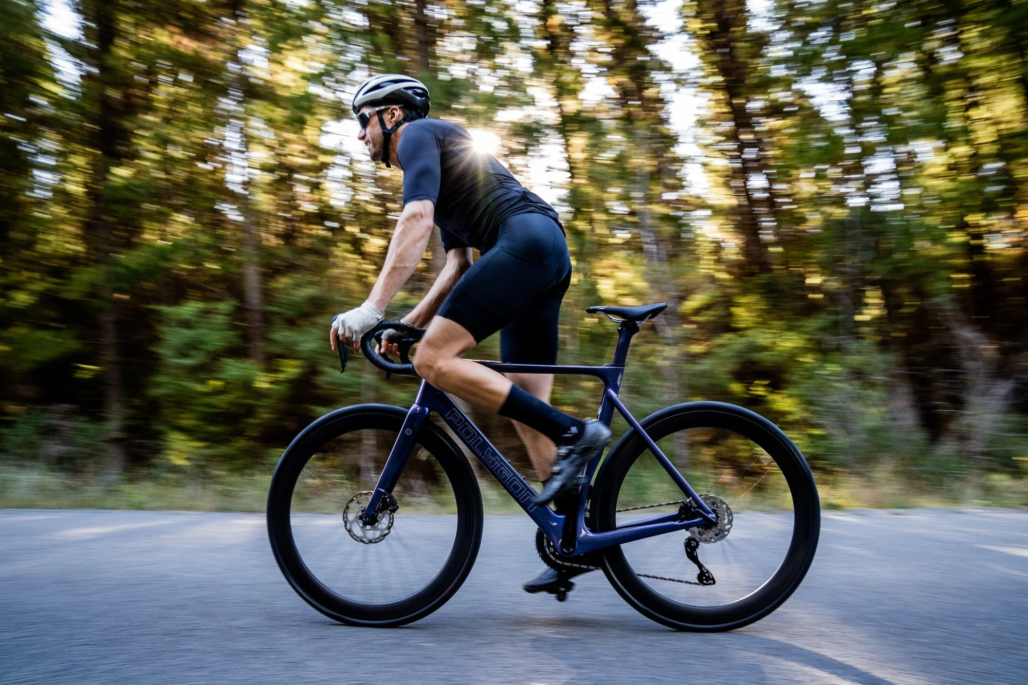 Polygon Helios A7X - 105 Di2 Carbon Road Bike - Image 10